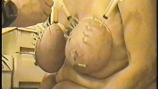 Kinkygate	pin boobs