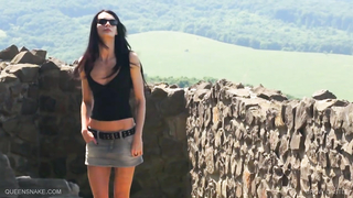 QUEENSNAKE - ﻿Crow Castle QS